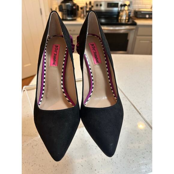 Betsy Johnson Black Heels with Purple Ruffle - Size 7.5 - Picture 5 of 6